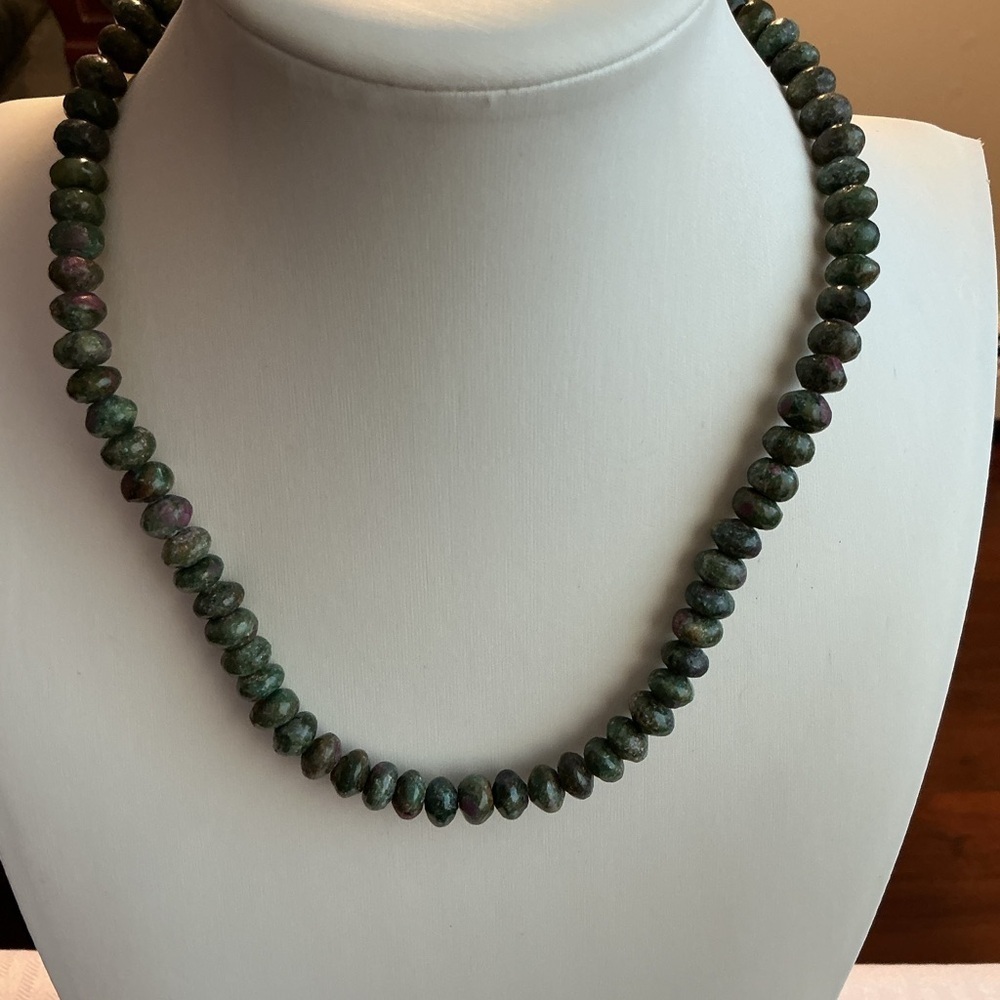 Natural Ruby Zoisite Silver Tone Necklace and Bracelet Set - Picture 4 of 9